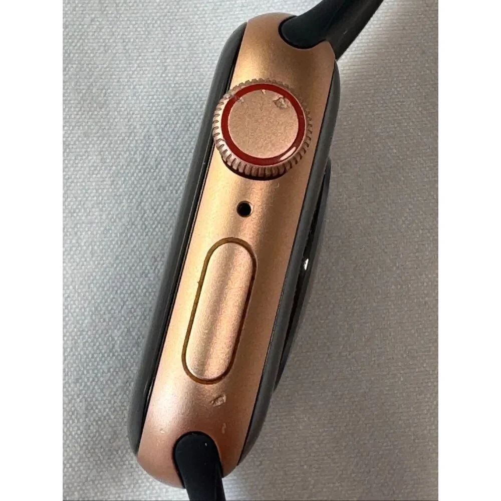 Apple Watch SE 40mm 32GB A2353 Aluminum Gold/Charger
